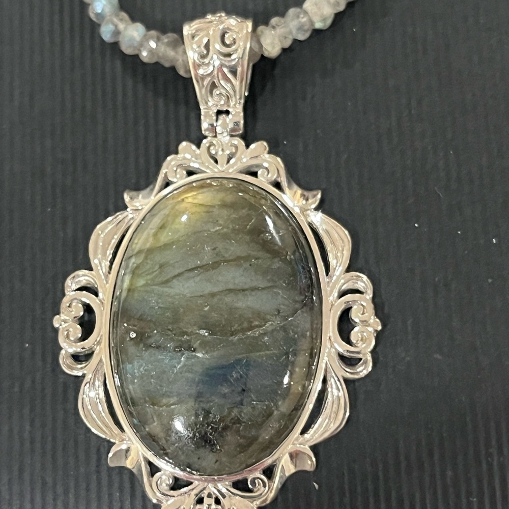 Elegant Silver Pendant with Labradorite Stone